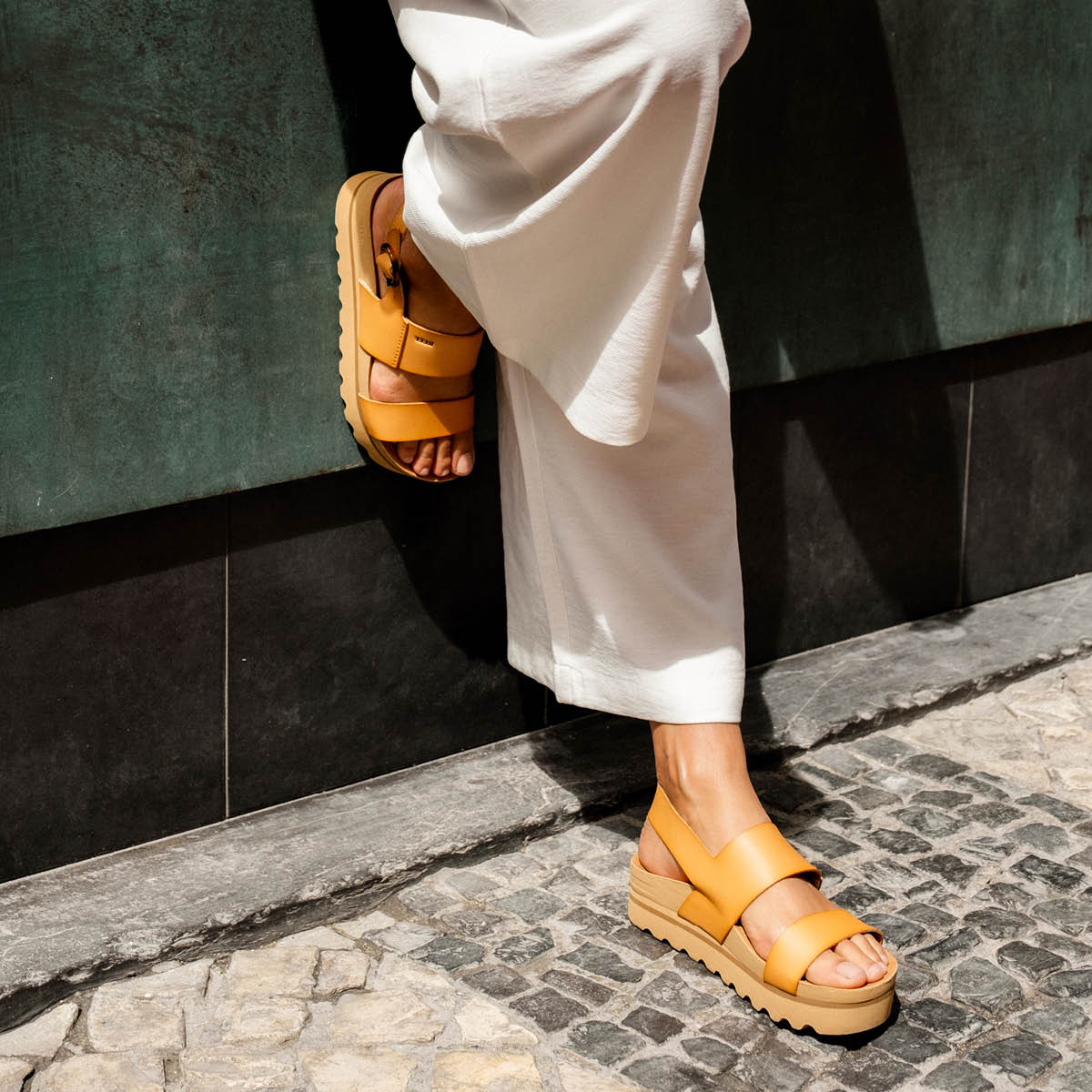 Vista Hi Buckle - Image 2